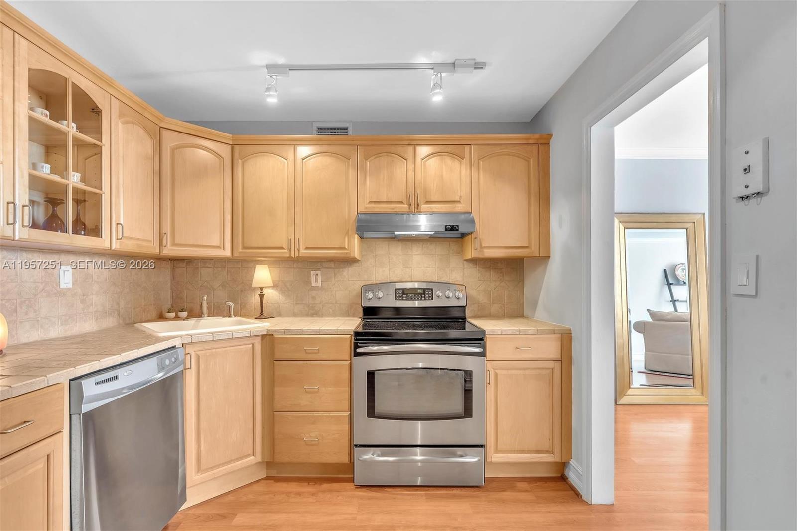 COMMODORE PLAZA CONDO - Residential