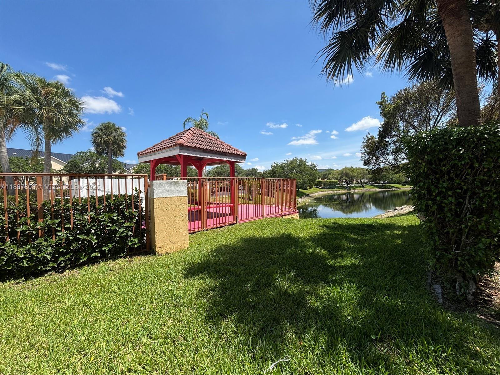 7640 Westwood Dr 406, Tamarac, FL, 33321/$210,000 2 7640 Westwood Dr 406