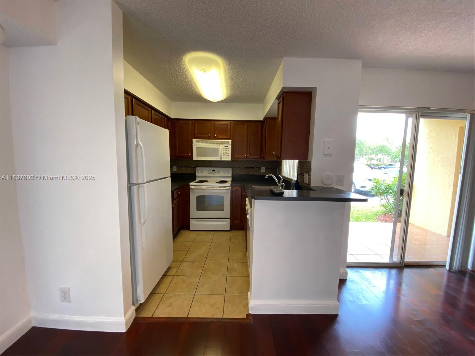 7640 Westwood Dr 406, Tamarac, FL, 33321/$210,000 4 7640 Westwood Dr 406