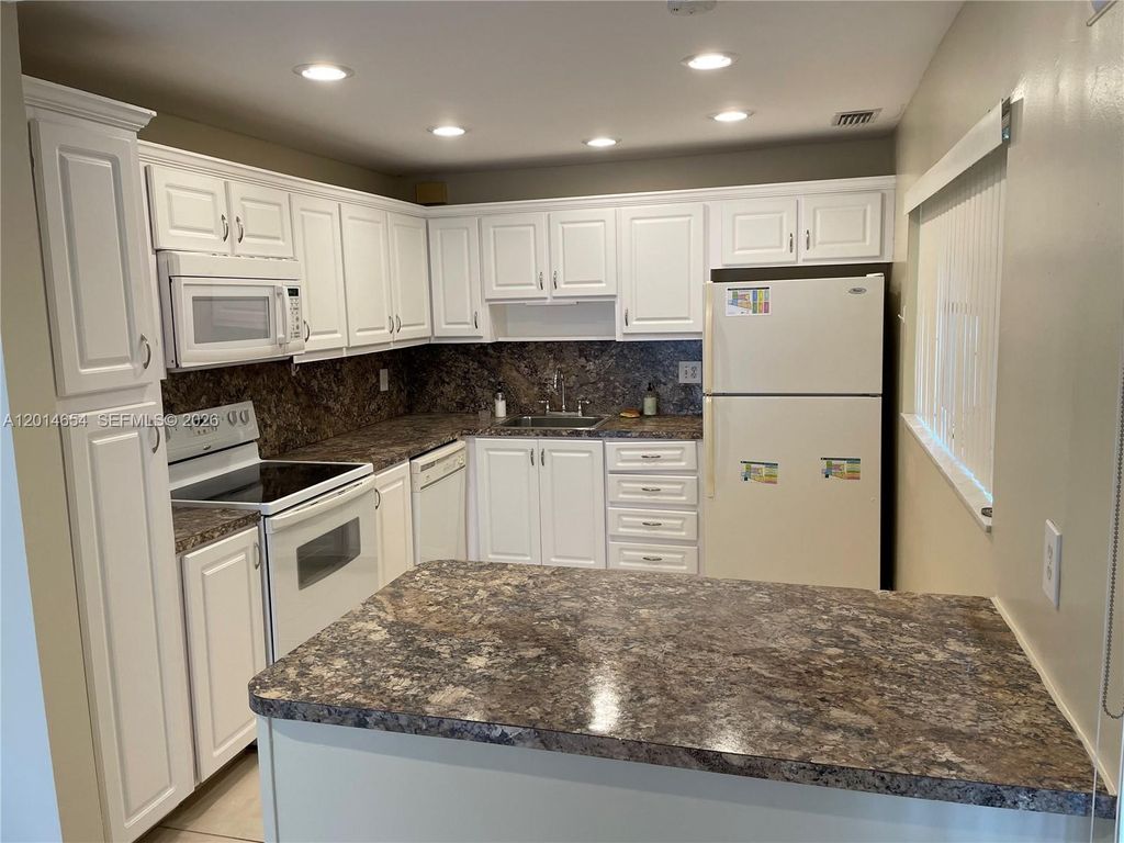 Photo of 8621 NW 12th St #D178, Plantation, FL 33322 (MLS # A12014654)