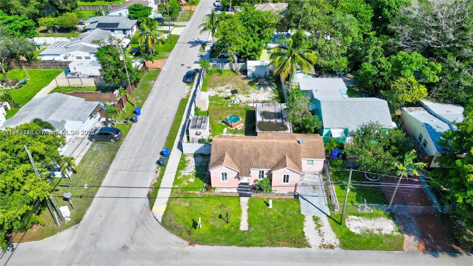 HOLLYWOOD TERRACE - Land