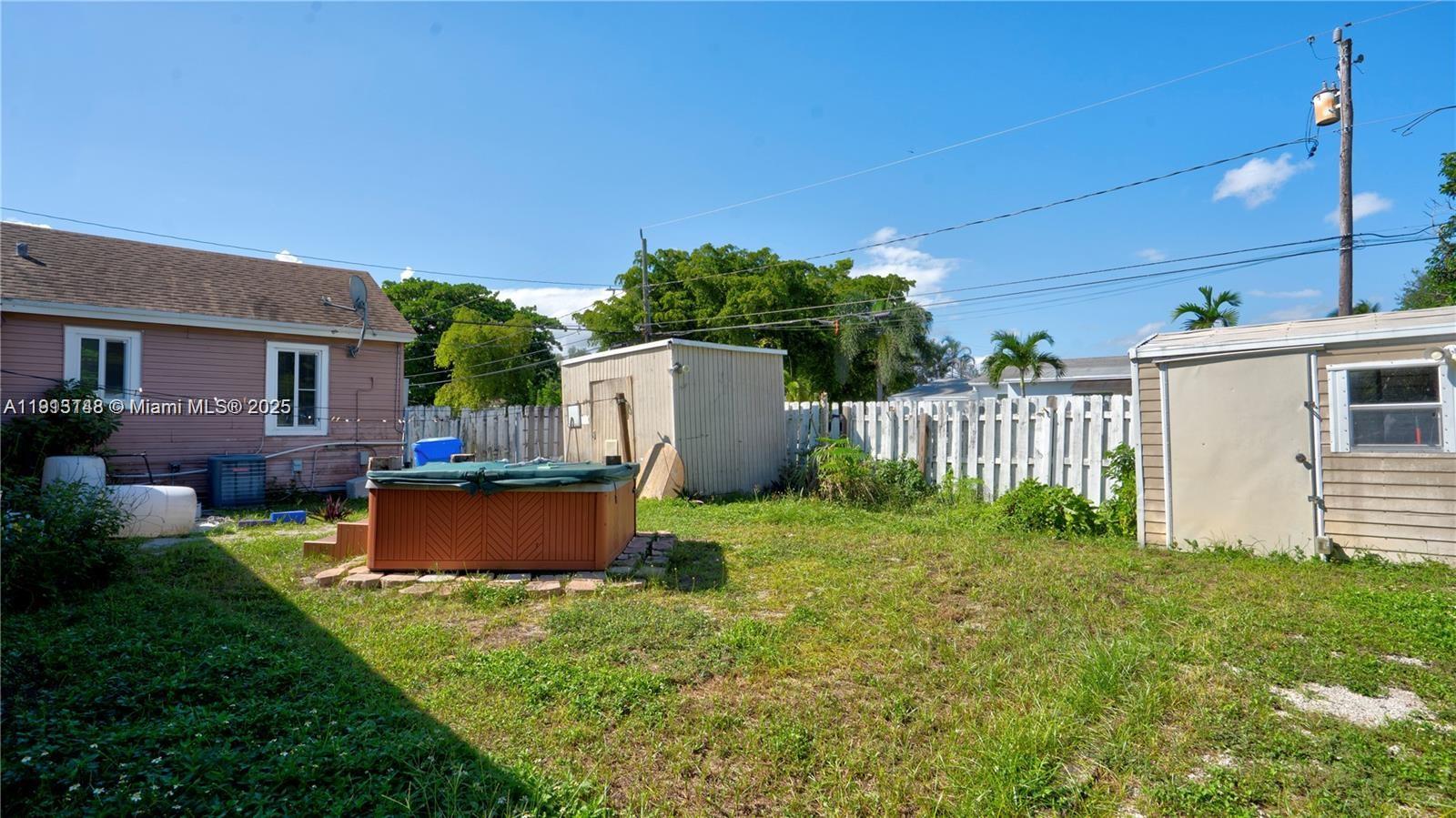 HOLLYWOOD TERRACE - Land