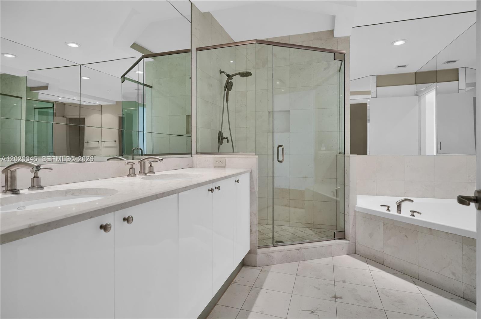 CARBONELL CONDO - Residential