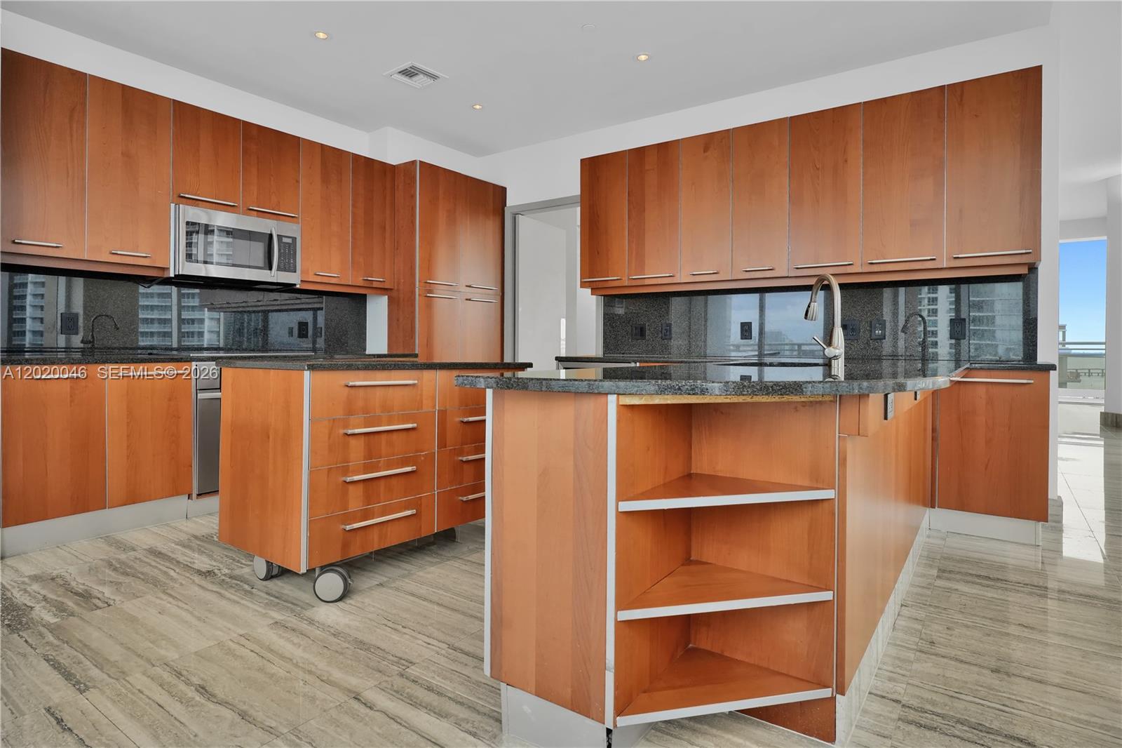 CARBONELL CONDO - Residential