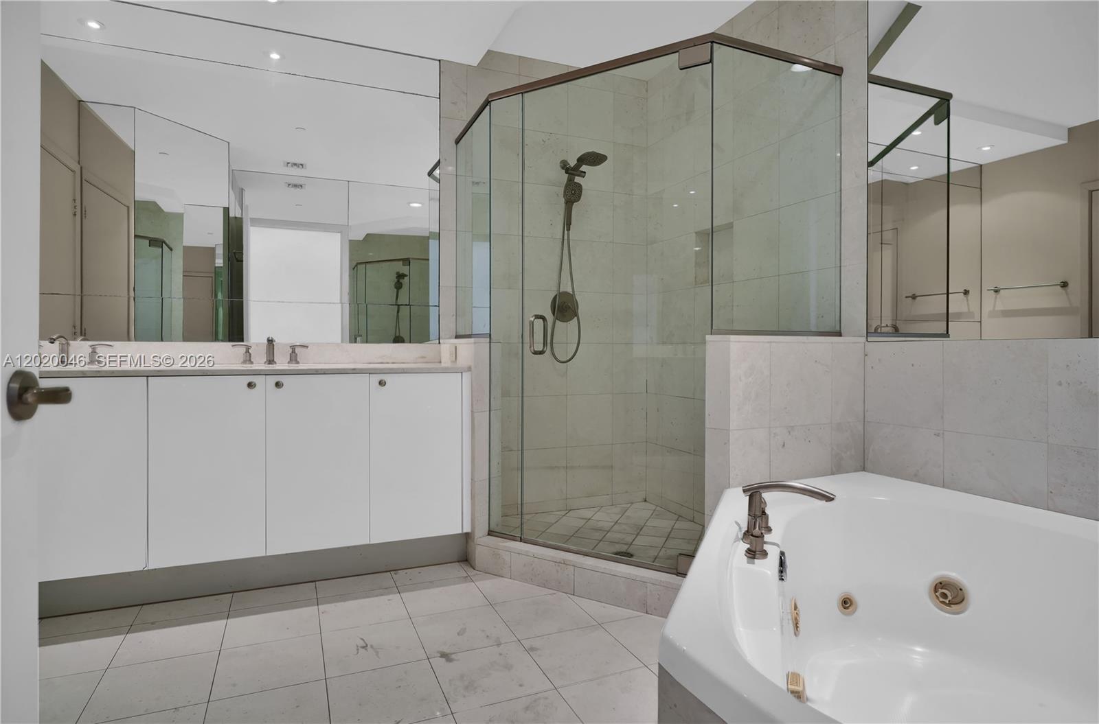 CARBONELL CONDO - Residential