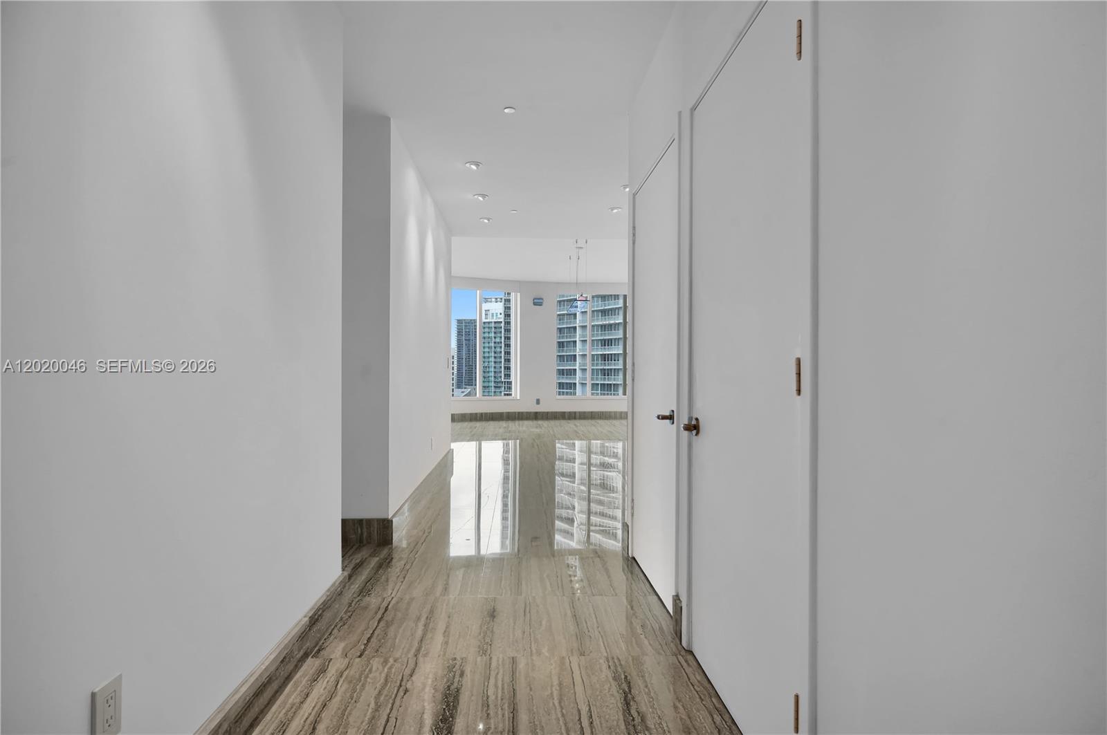 CARBONELL CONDO - Residential