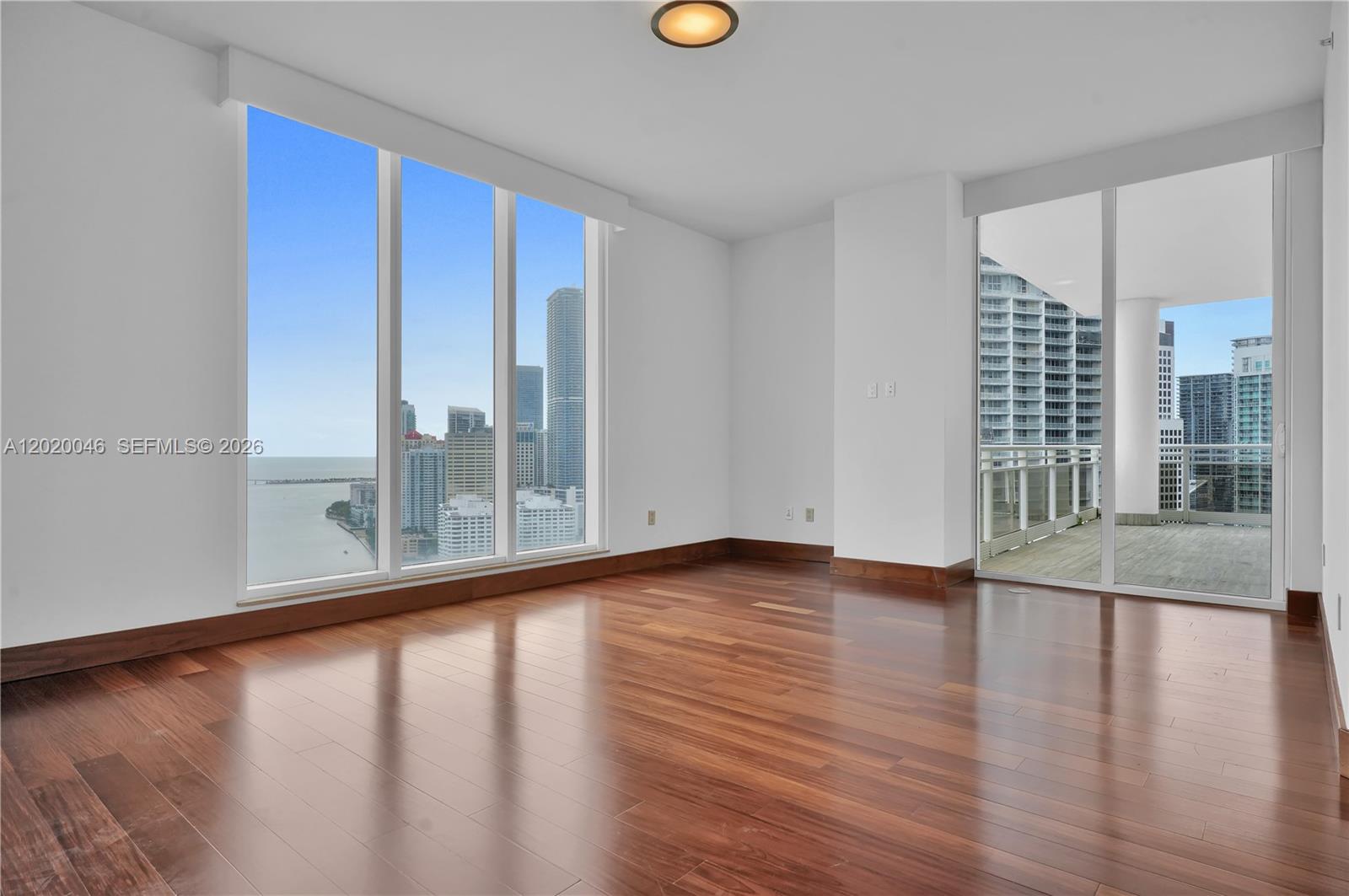 CARBONELL CONDO - Residential