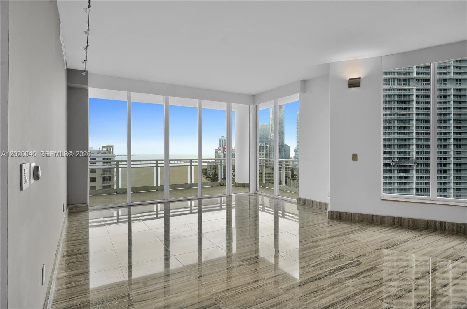 CARBONELL CONDO - Residential