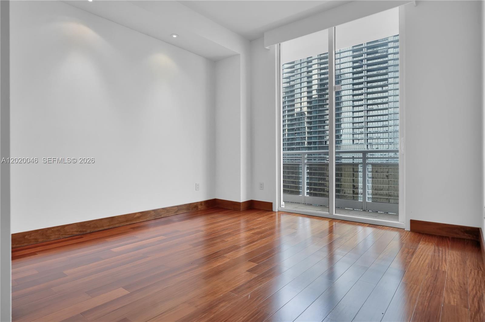 CARBONELL CONDO - Residential