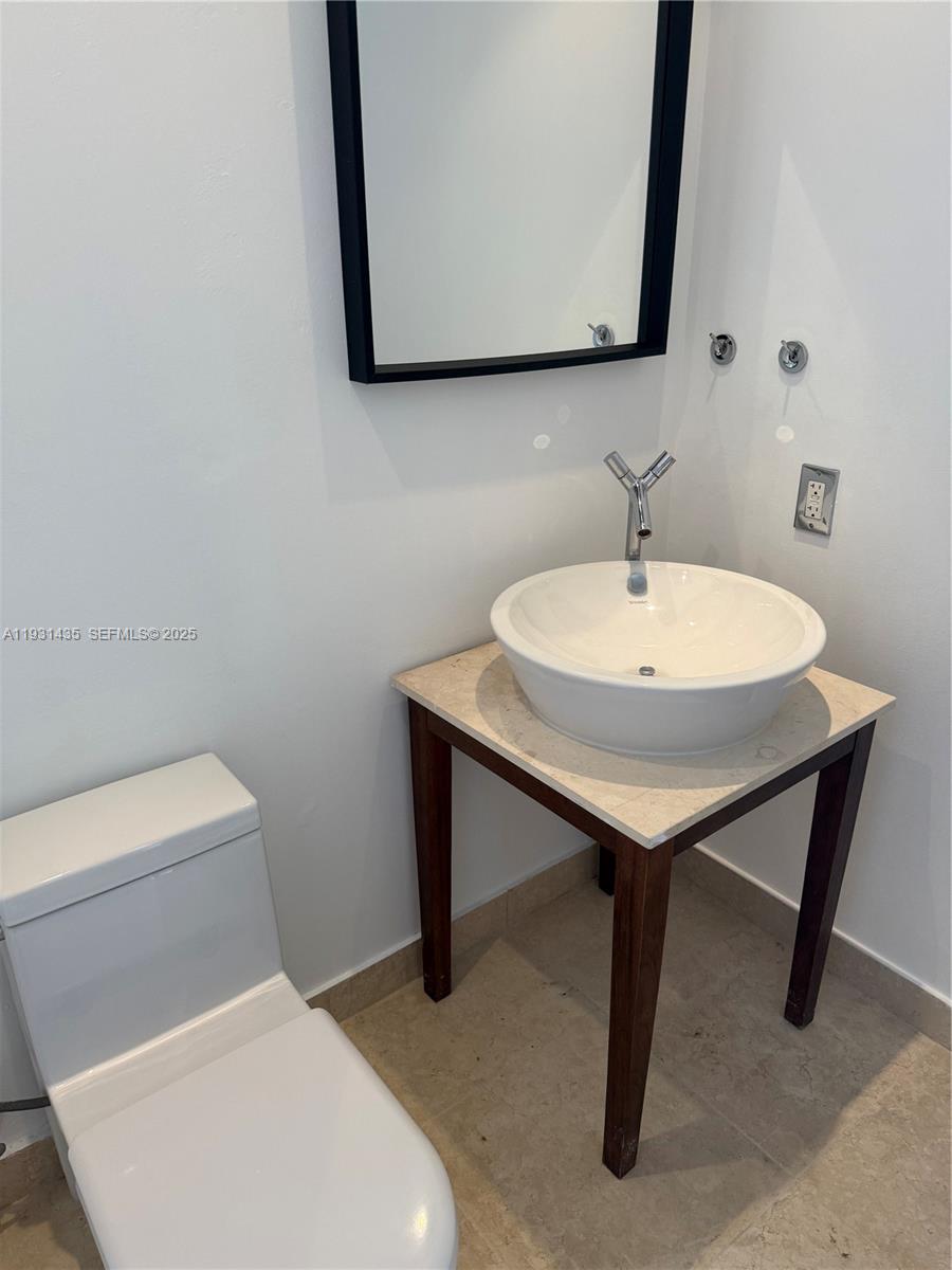 ICON CONDO - Residential Lease