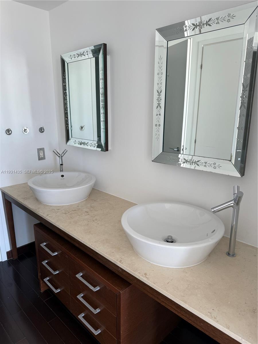 ICON CONDO - Residential Lease