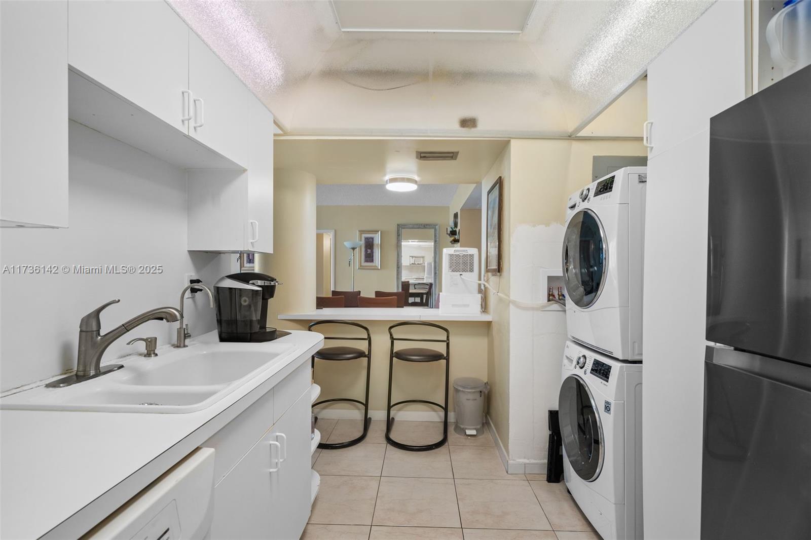 SEA AIR TOWERS CONDO - Residential Lease