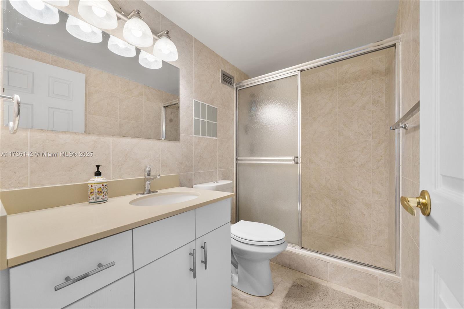 SEA AIR TOWERS CONDO - Residential Lease