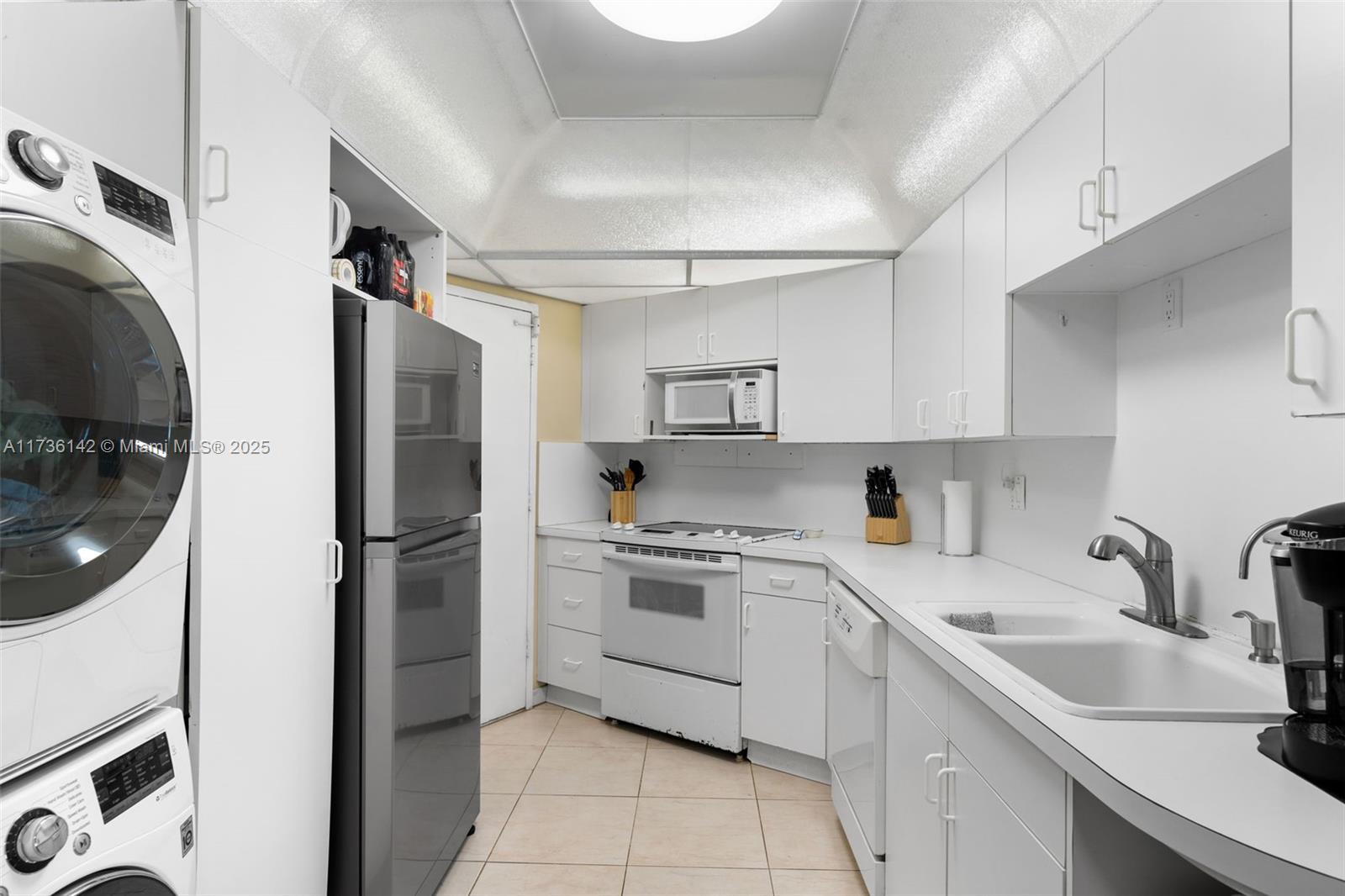 SEA AIR TOWERS CONDO - Residential Lease