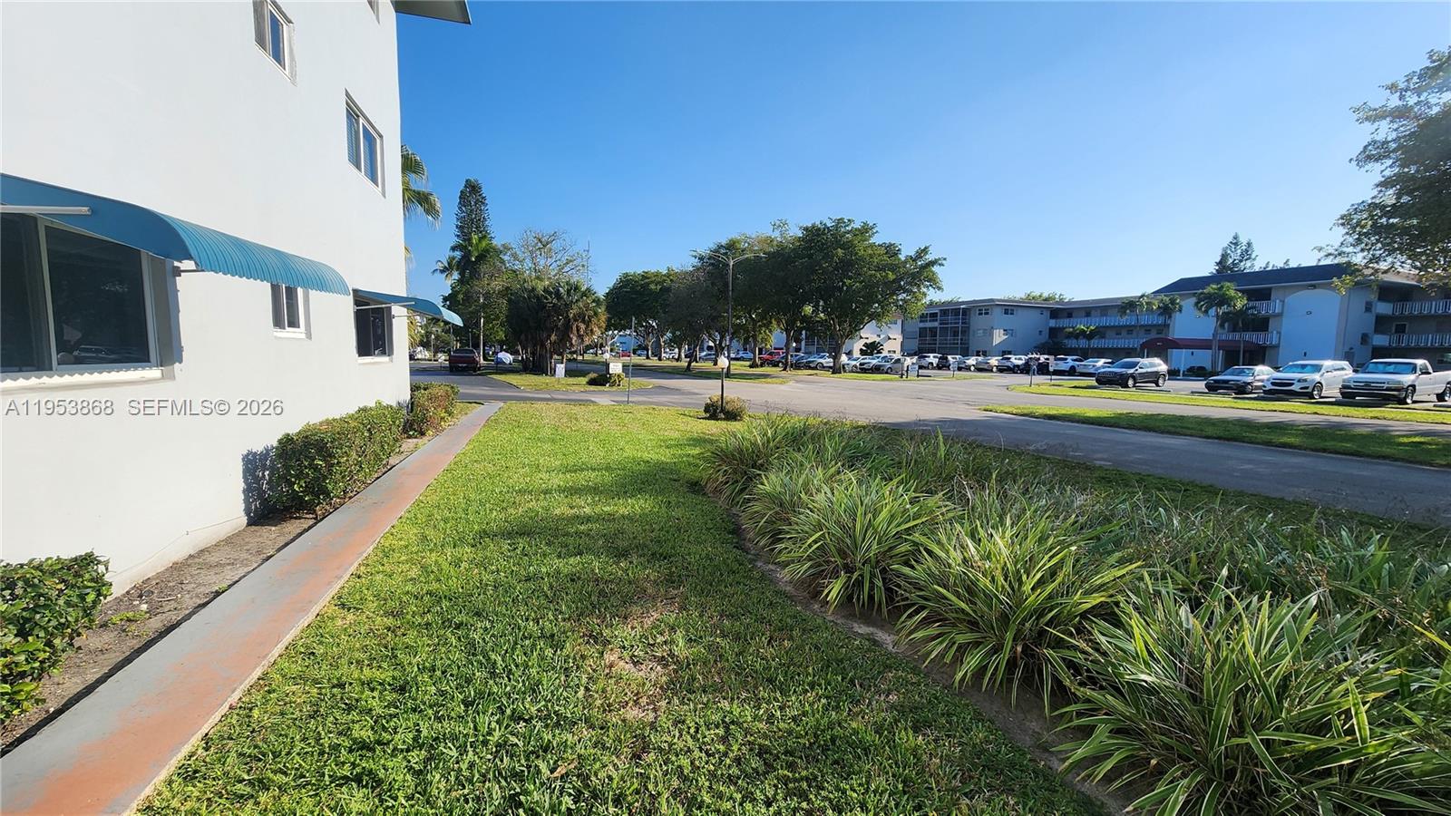 HILLCREST COUNTRY CLUB CO - Residential Lease