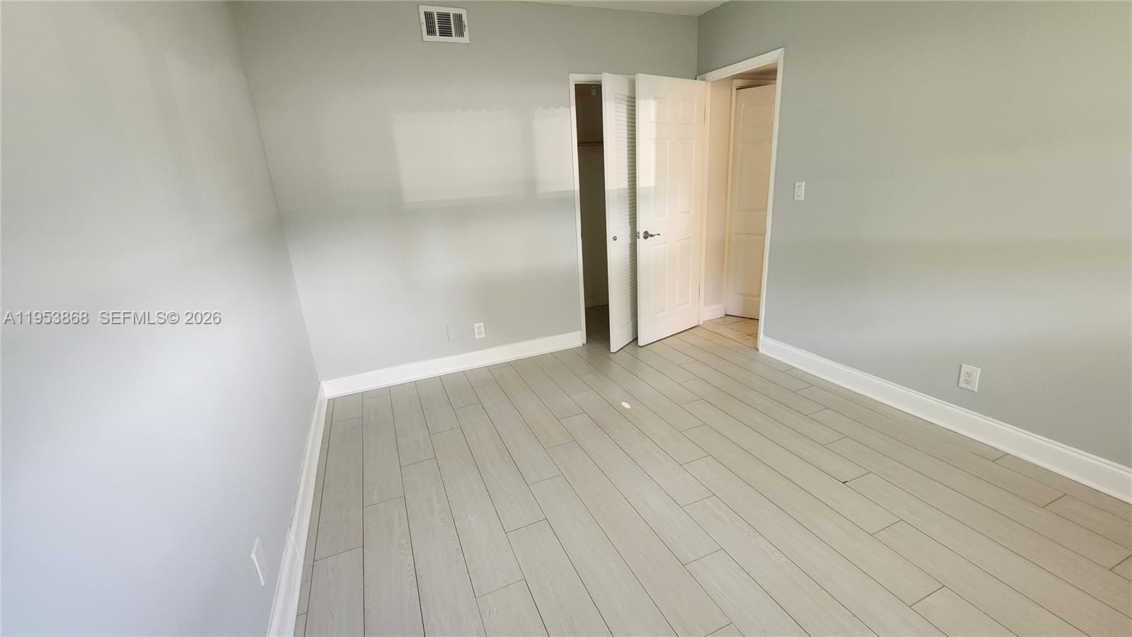 HILLCREST COUNTRY CLUB CO - Residential Lease