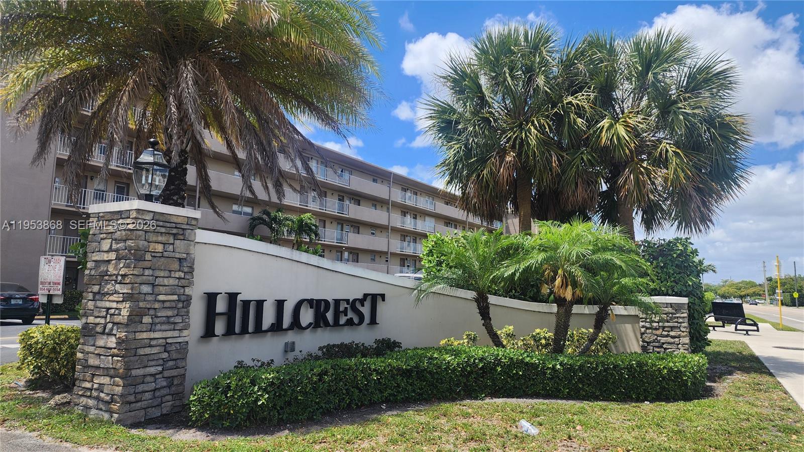 HILLCREST COUNTRY CLUB CO - Residential Lease