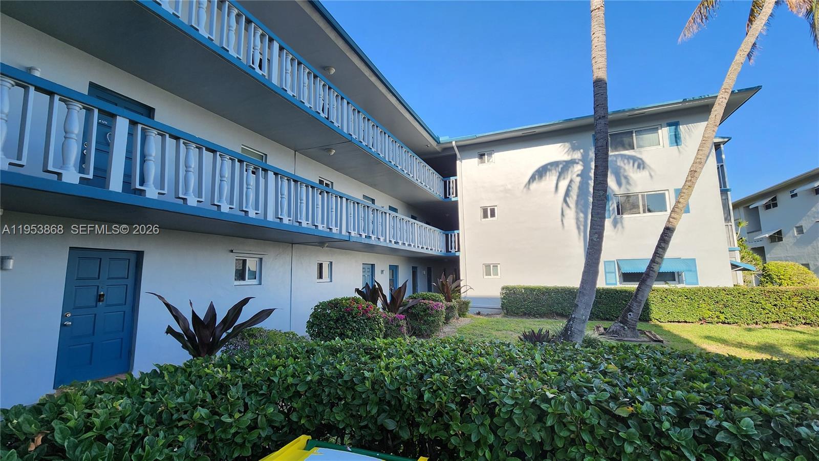 HILLCREST COUNTRY CLUB CO - Residential Lease