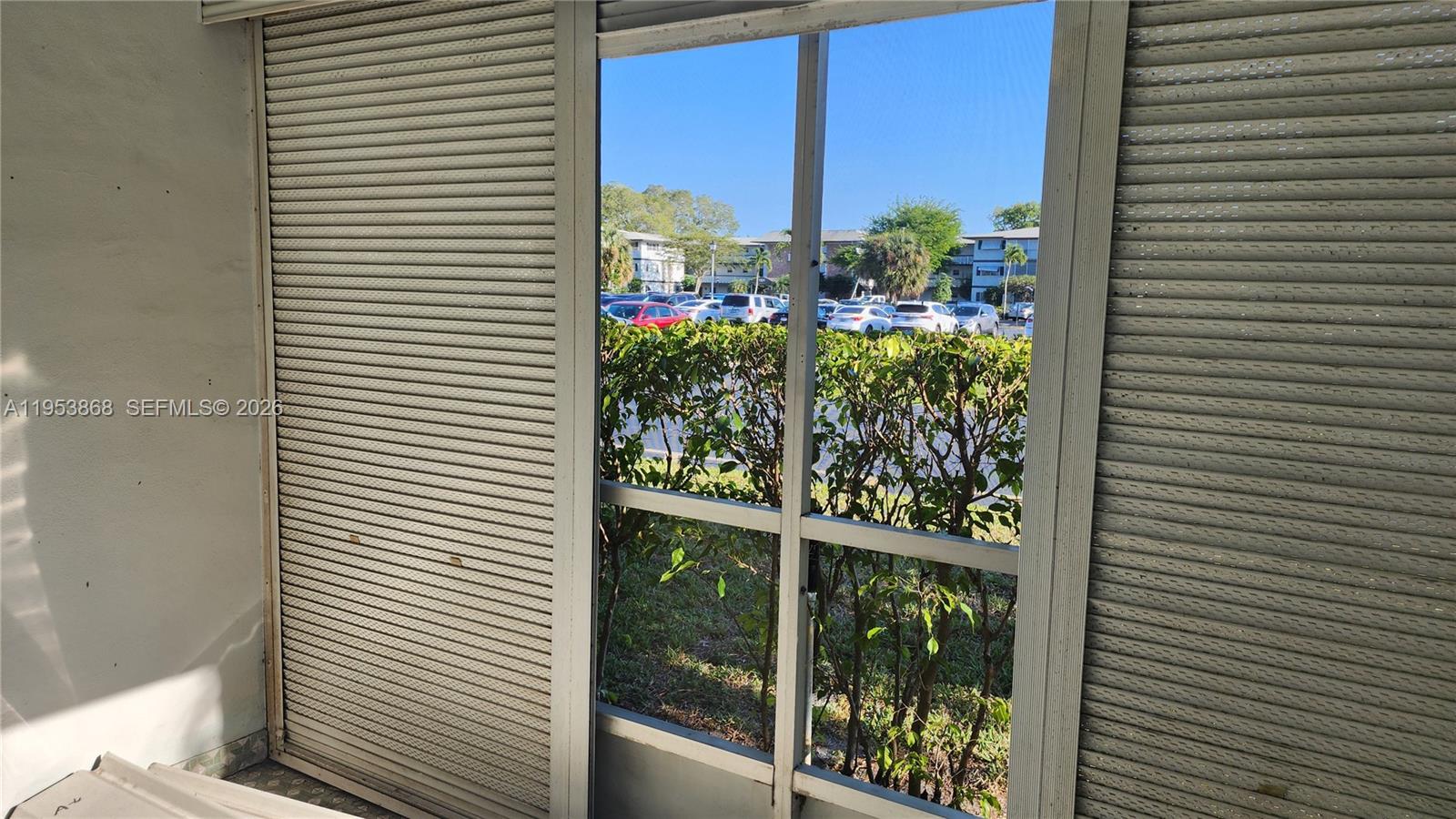 HILLCREST COUNTRY CLUB CO - Residential Lease