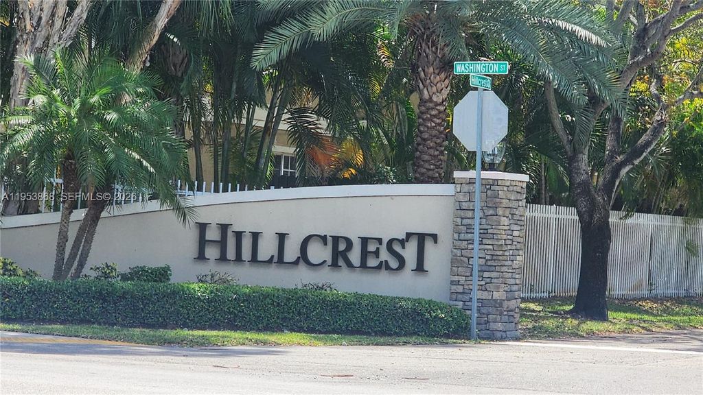 Photo of 981 Hillcrest Ct #114, Hollywood, FL 33021 (MLS # A11953868)