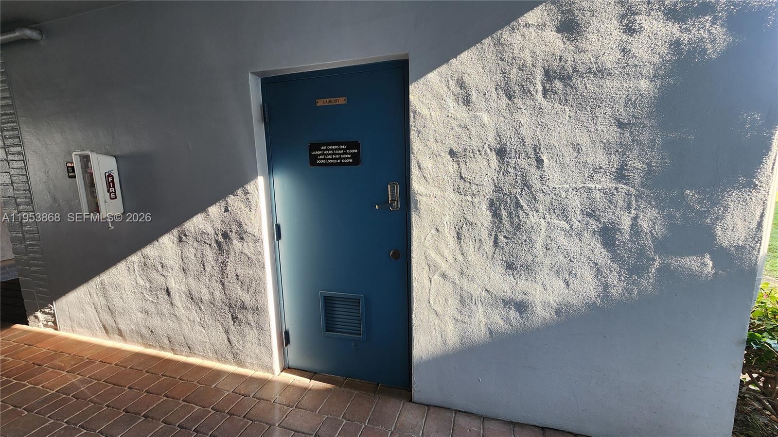 HILLCREST COUNTRY CLUB CO - Residential Lease