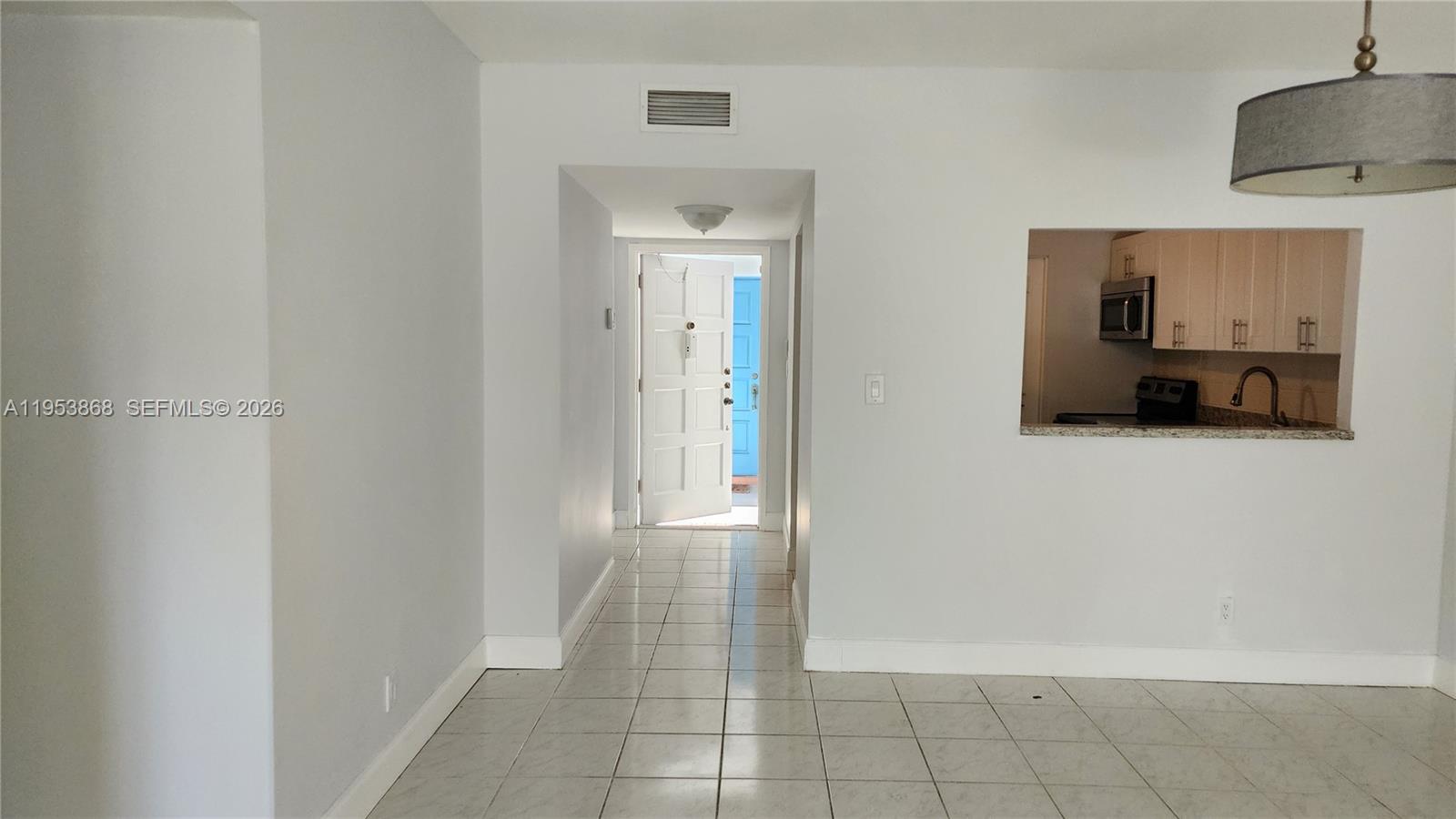 HILLCREST COUNTRY CLUB CO - Residential Lease