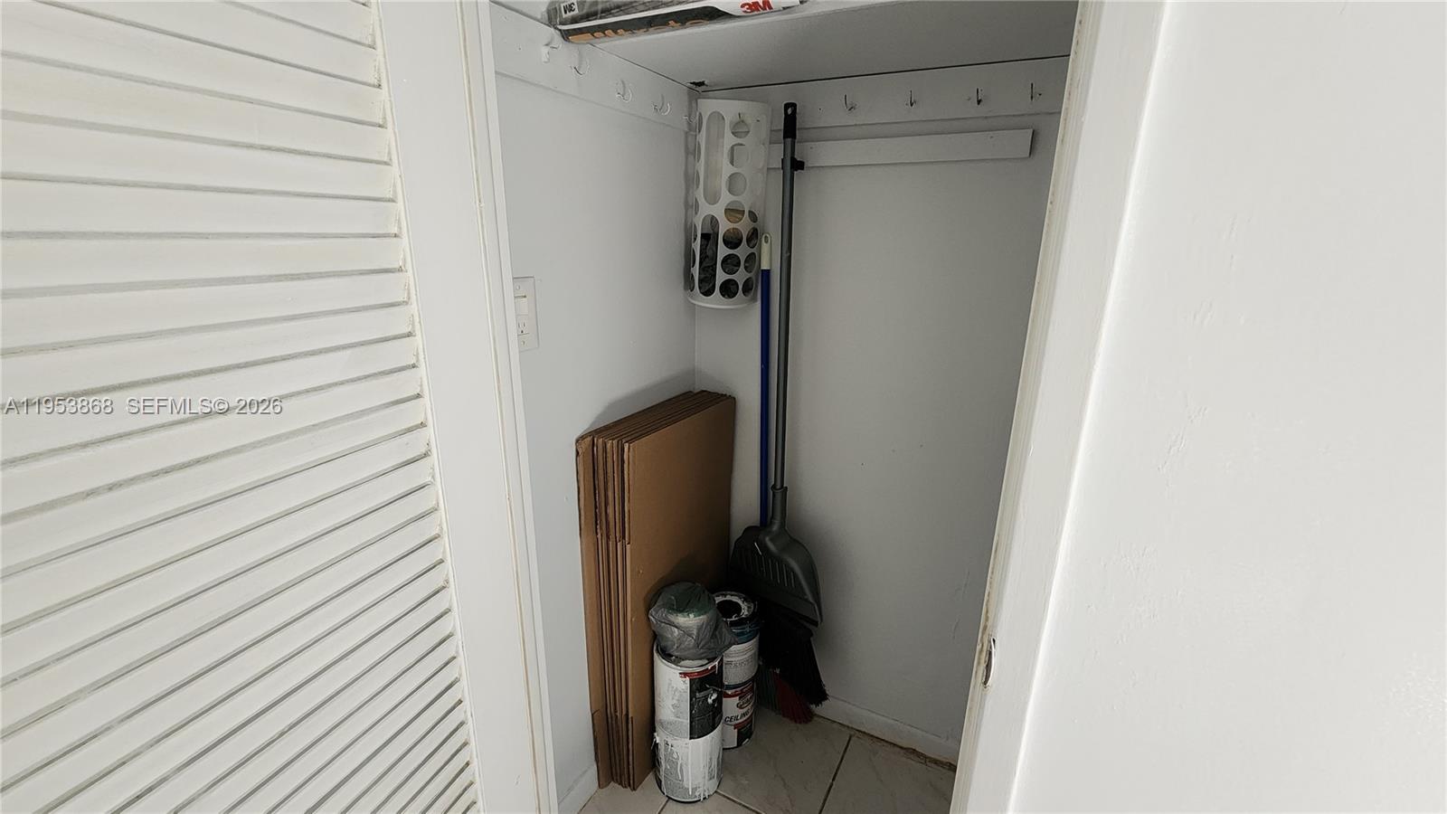 HILLCREST COUNTRY CLUB CO - Residential Lease