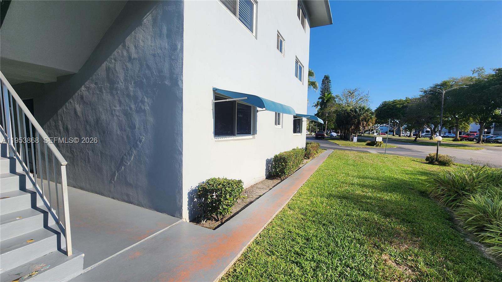 HILLCREST COUNTRY CLUB CO - Residential Lease