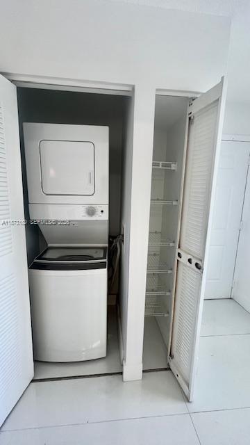 VILLAS AT LAKEVIEW CONDO - Residential