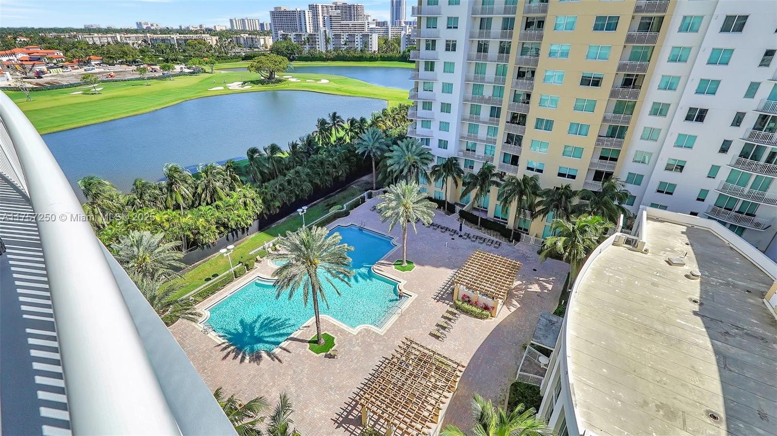 DUO CONDOMINIUM WEST - Residential