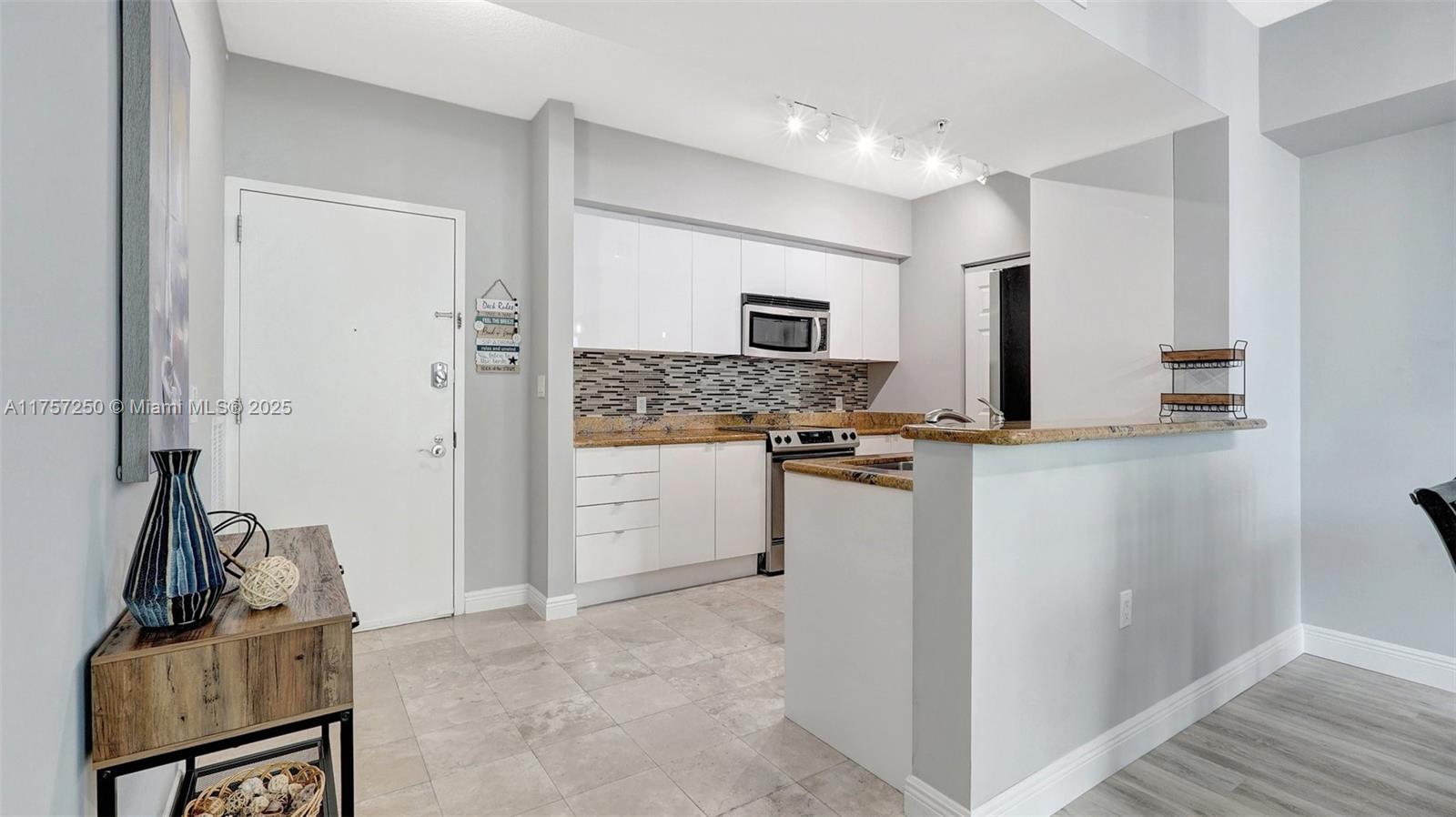DUO CONDOMINIUM WEST - Residential
