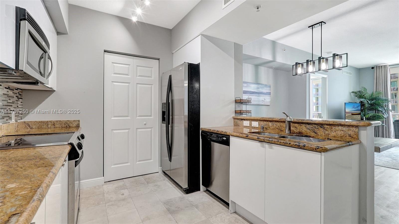 DUO CONDOMINIUM WEST - Residential