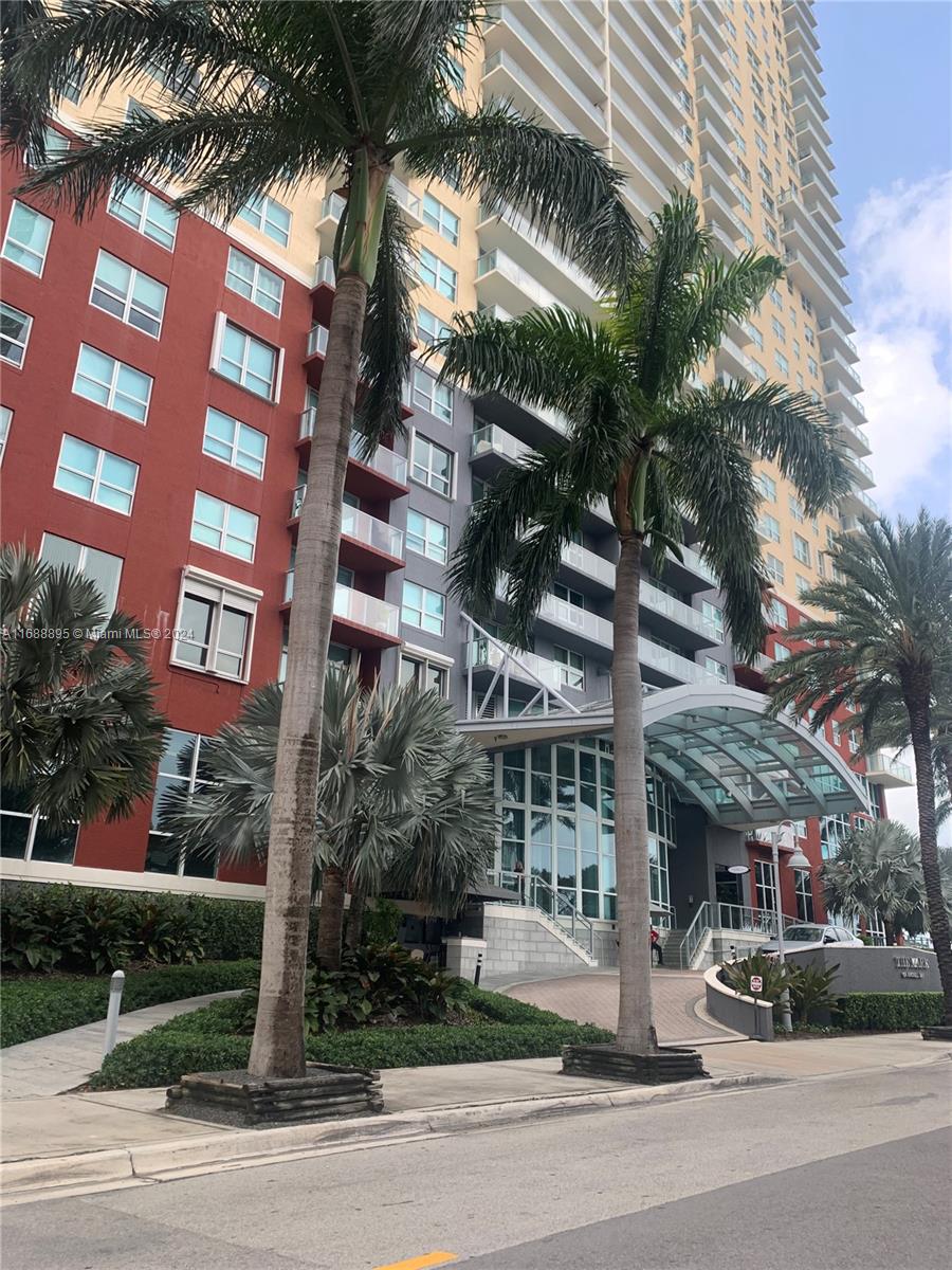 Beautiful 3 bedroom unit with Miami Bay view all furnished.Ready to move in!