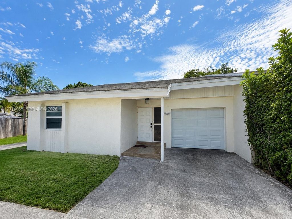 Photo of 10559 La Placida Dr, Coral Springs, FL 33065 (MLS # A12014088)