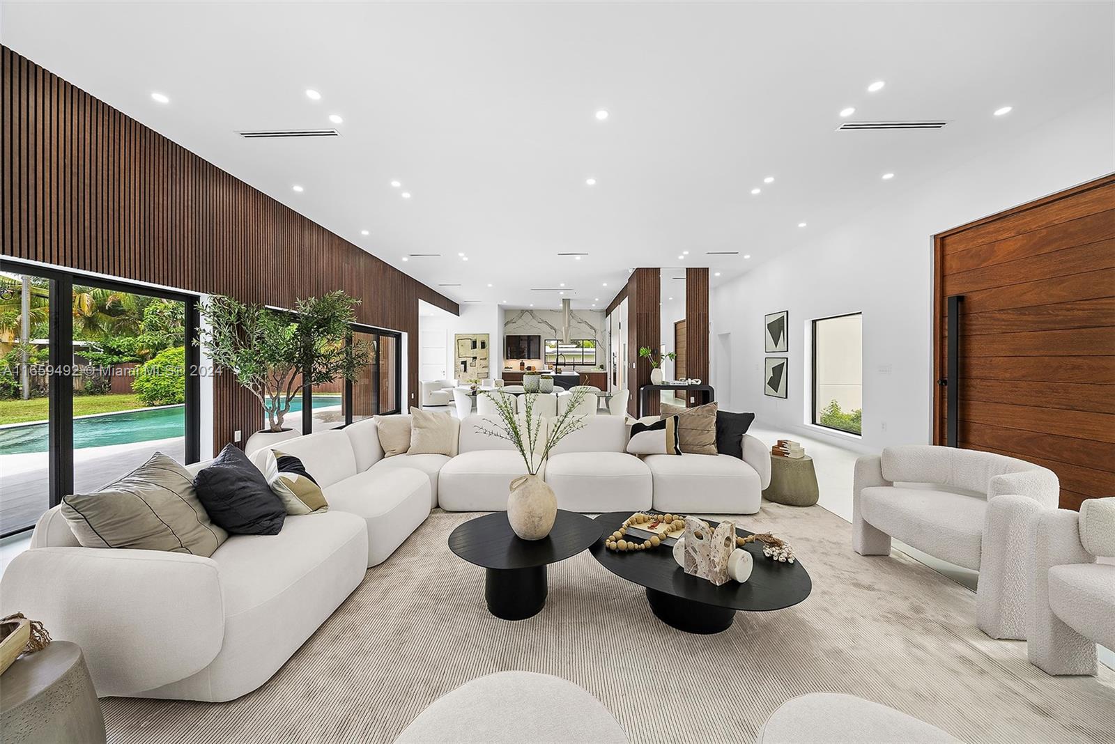 SKY LAKE - Residential