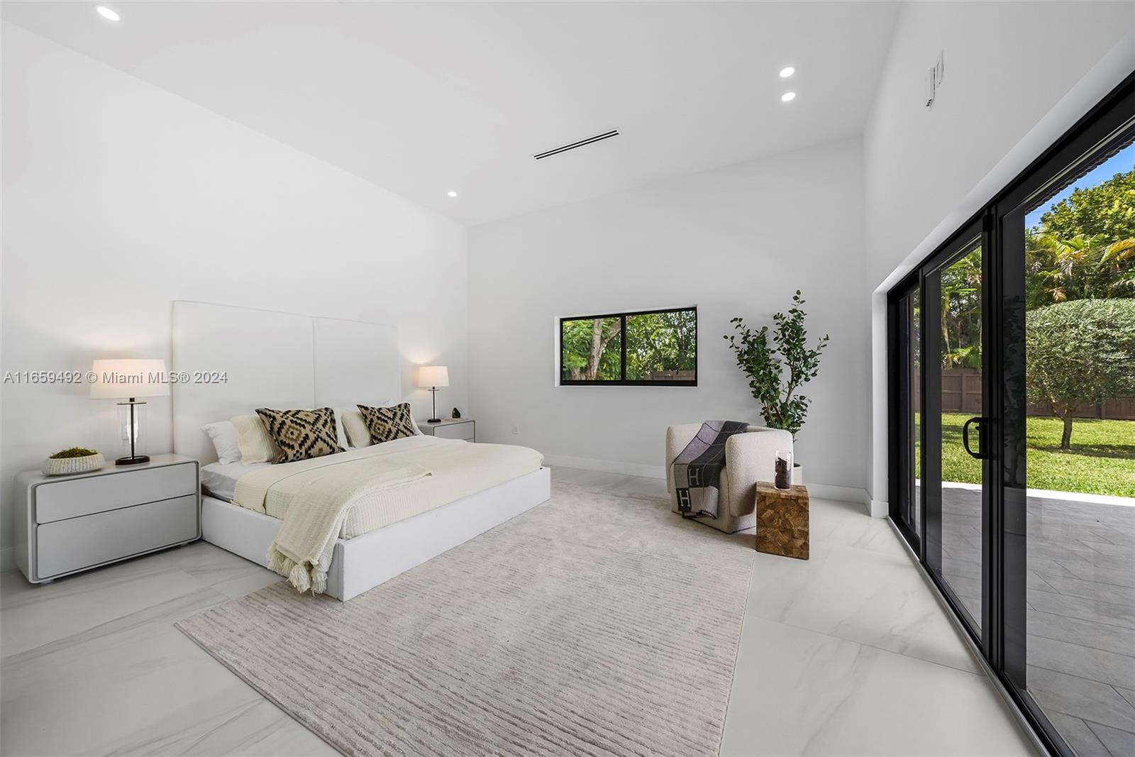 SKY LAKE - Residential