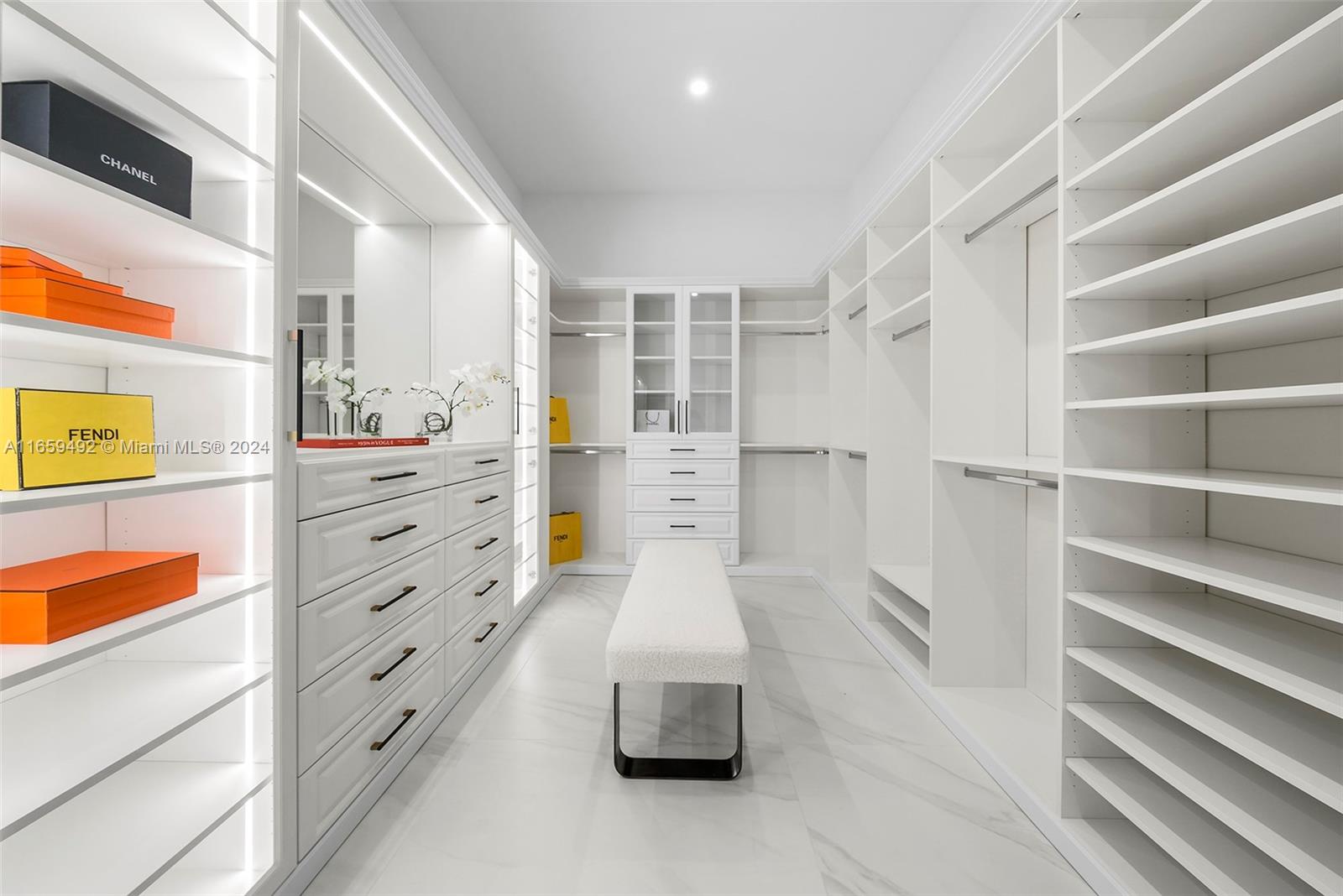 SKY LAKE - Residential