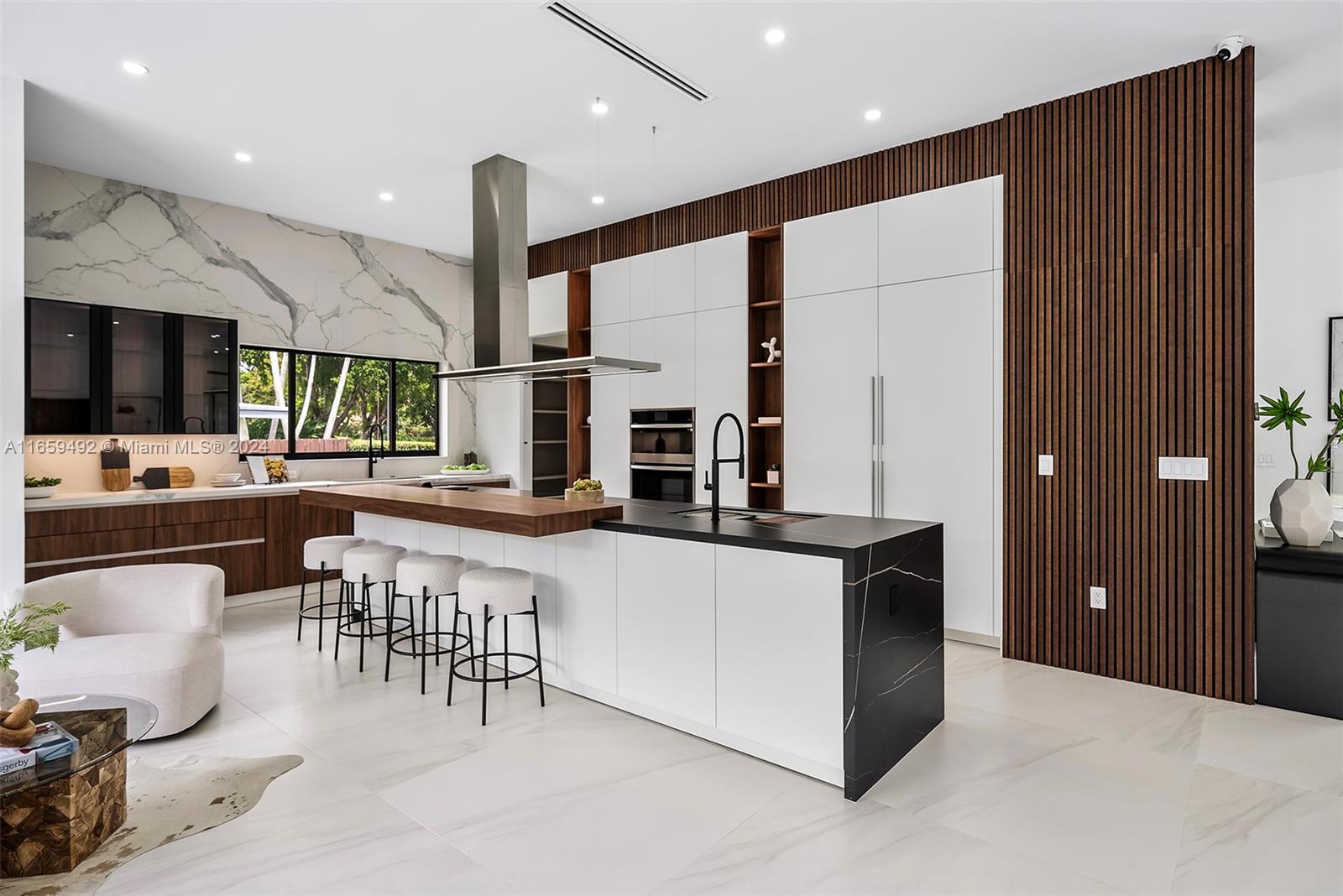 SKY LAKE - Residential