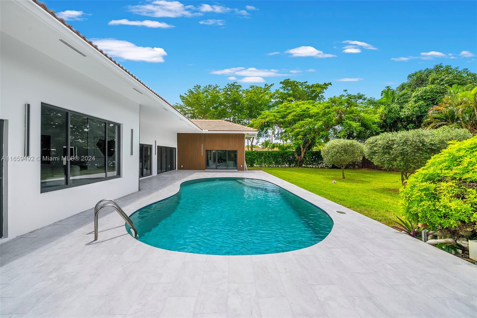 SKY LAKE - Residential