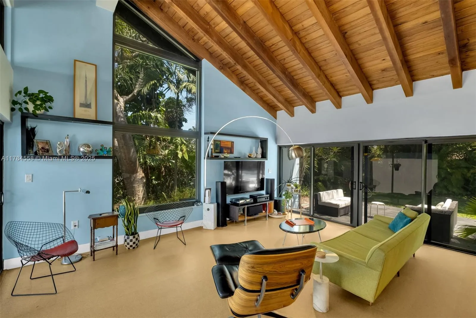 Palmetto Bay, Florida 33157, United States, 4 Bedrooms Bedrooms, ,3 BathroomsBathrooms,Residential,Pending,109389