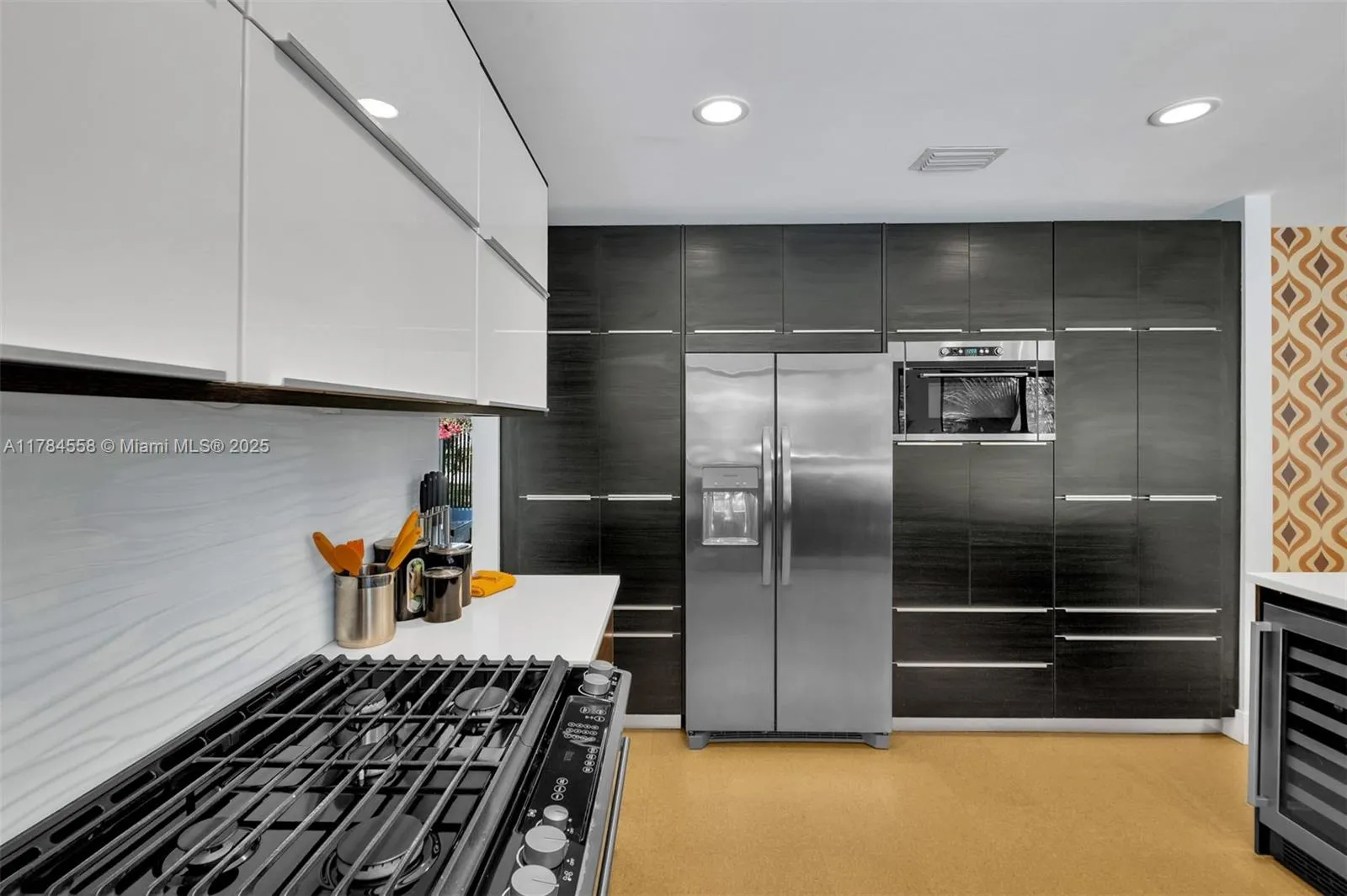 Palmetto Bay, Florida 33157, United States, 4 Bedrooms Bedrooms, ,3 BathroomsBathrooms,Residential,Pending,109389