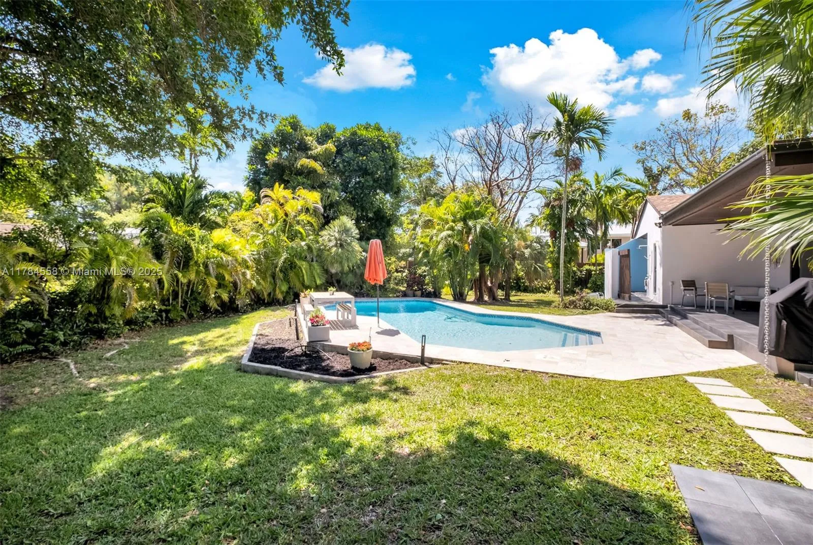 Palmetto Bay, Florida 33157, United States, 4 Bedrooms Bedrooms, ,3 BathroomsBathrooms,Residential,Pending,109389