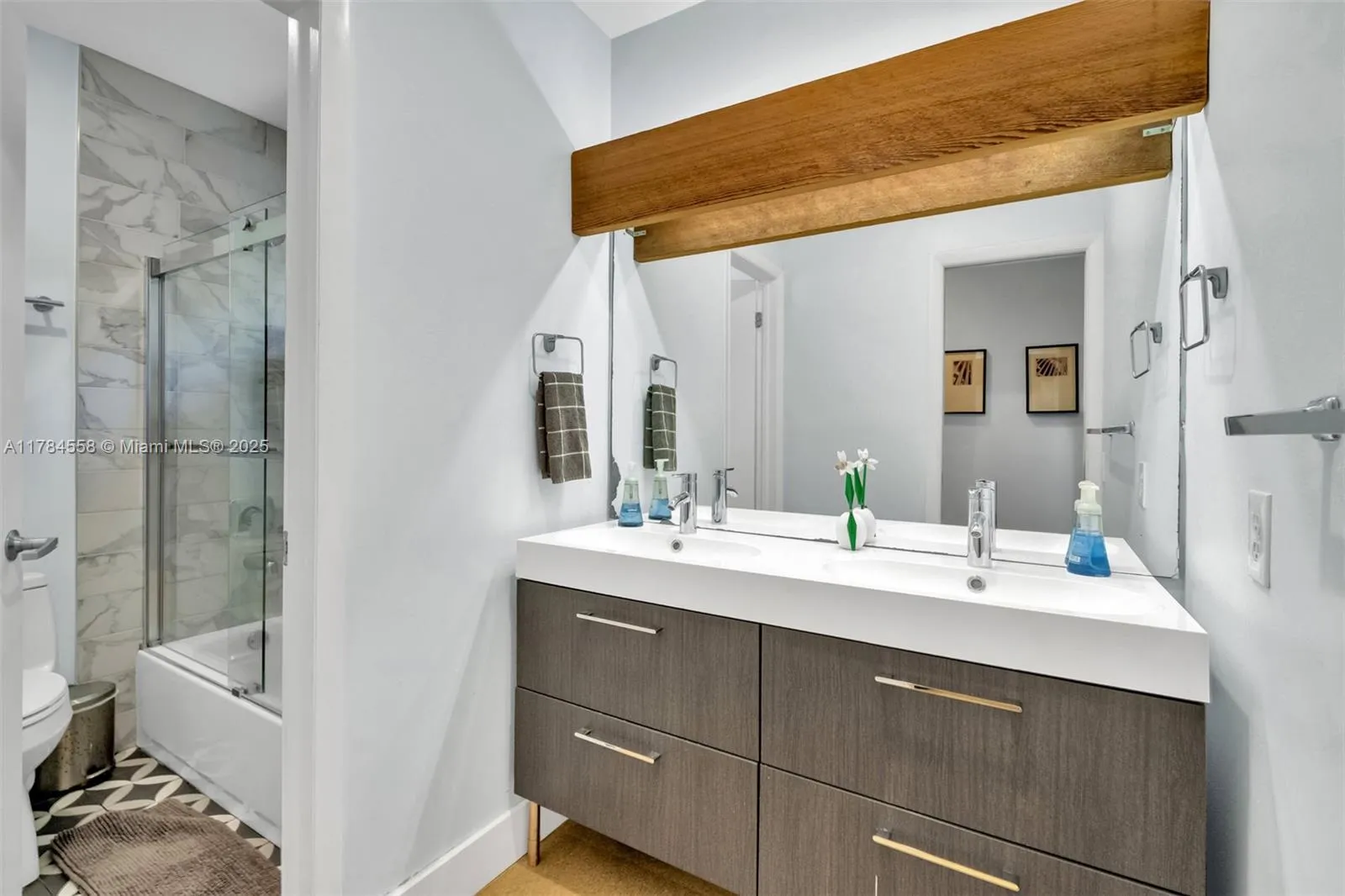 Palmetto Bay, Florida 33157, United States, 4 Bedrooms Bedrooms, ,3 BathroomsBathrooms,Residential,Pending,109389