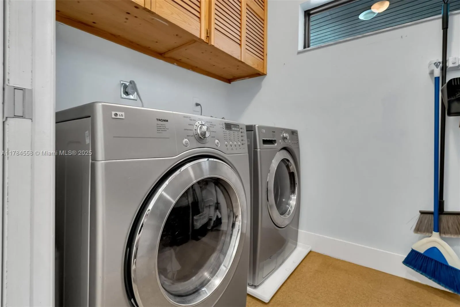 Palmetto Bay, Florida 33157, United States, 4 Bedrooms Bedrooms, ,3 BathroomsBathrooms,Residential,Pending,109389