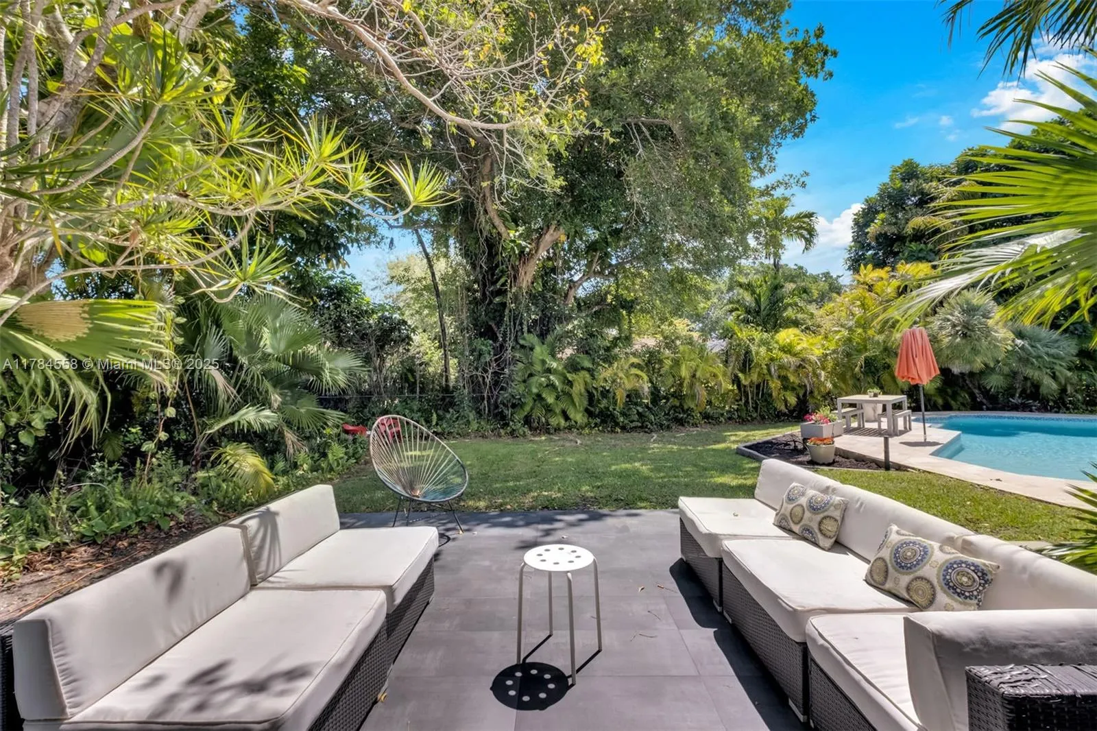 Palmetto Bay, Florida 33157, United States, 4 Bedrooms Bedrooms, ,3 BathroomsBathrooms,Residential,Pending,109389