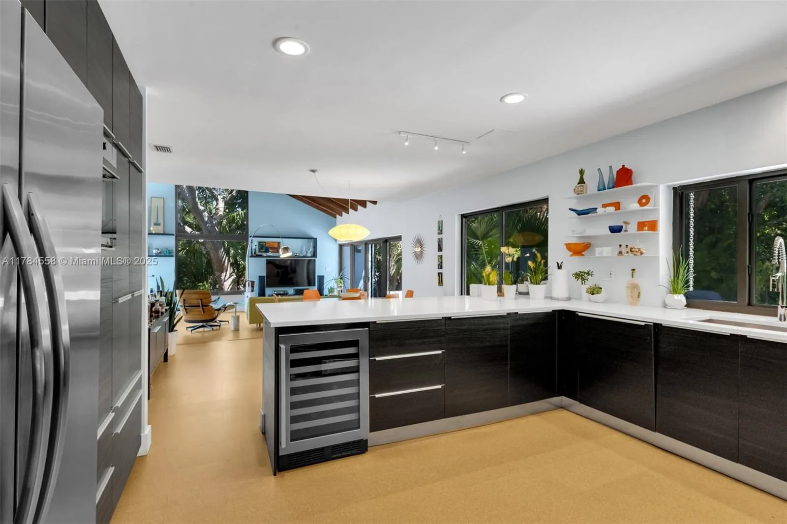 Palmetto Bay, Florida 33157, United States, 4 Bedrooms Bedrooms, ,3 BathroomsBathrooms,Residential,Pending,109389