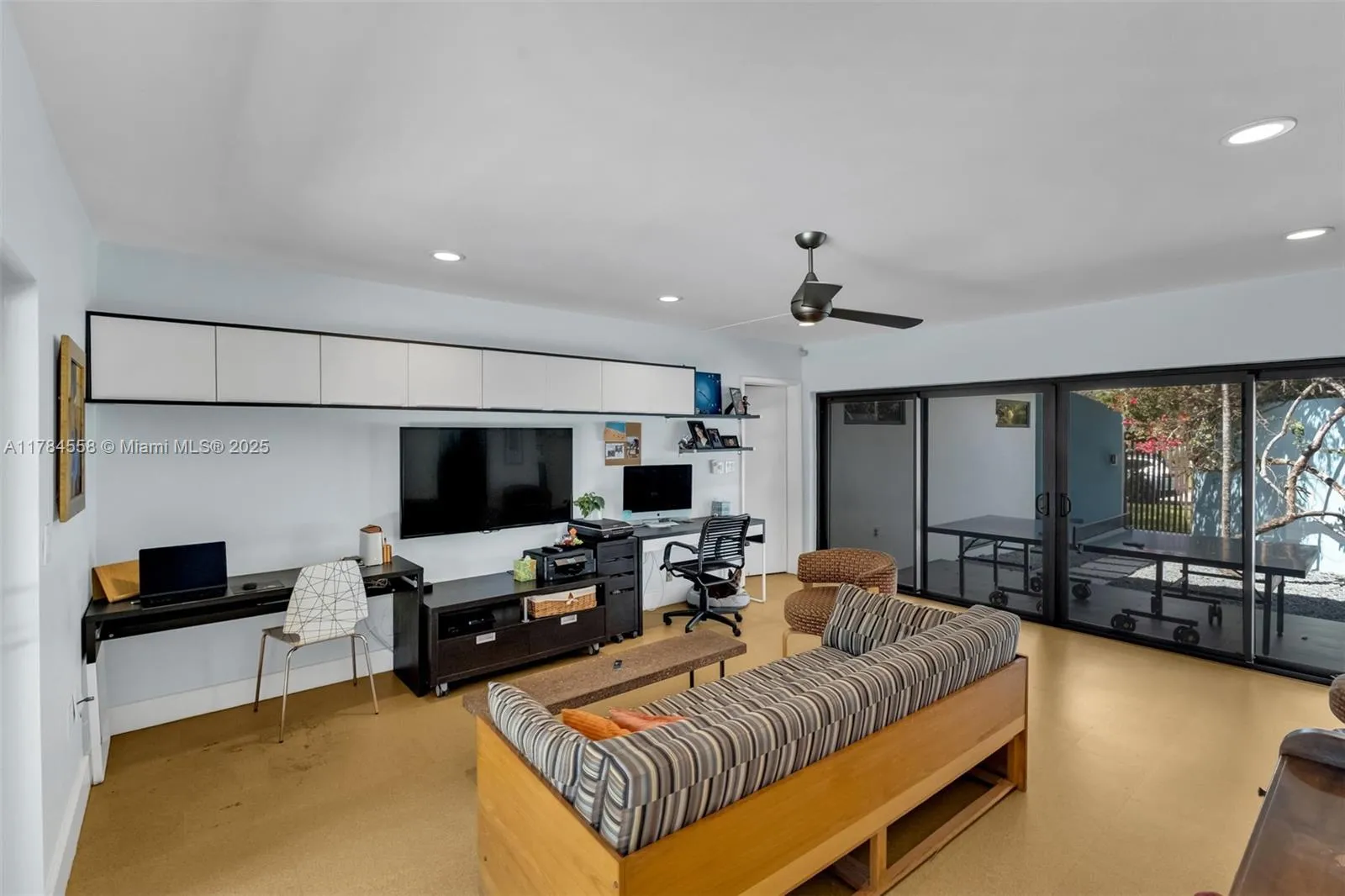 Palmetto Bay, Florida 33157, United States, 4 Bedrooms Bedrooms, ,3 BathroomsBathrooms,Residential,Pending,109389