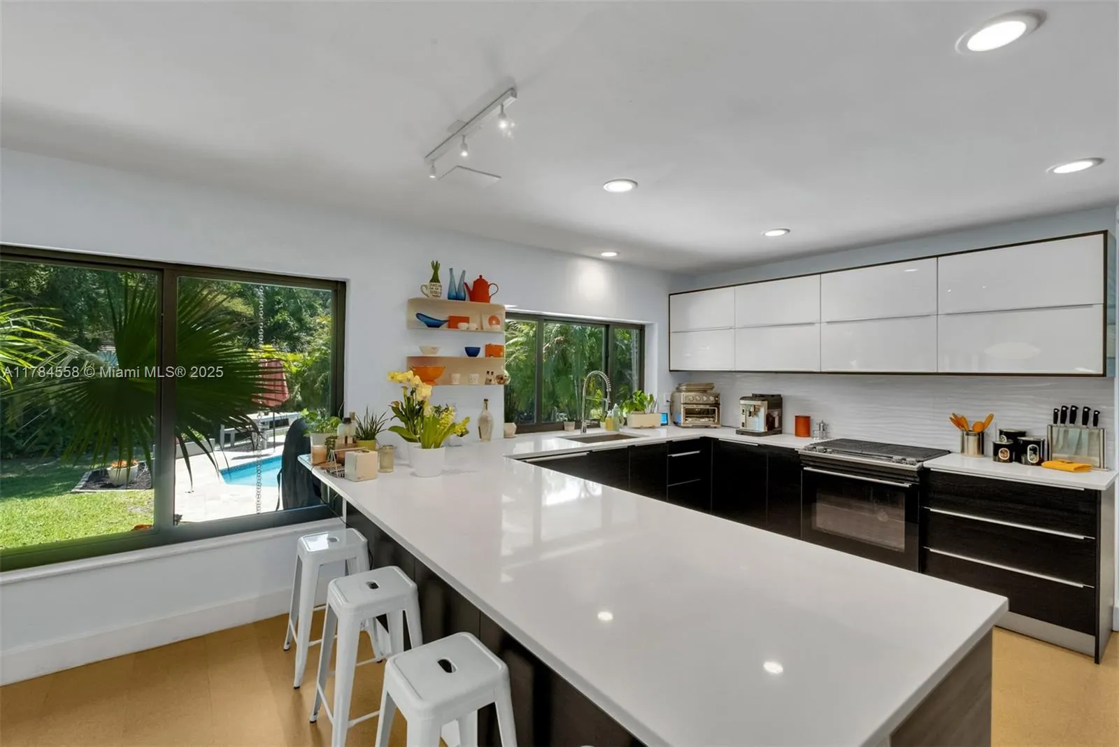 Palmetto Bay, Florida 33157, United States, 4 Bedrooms Bedrooms, ,3 BathroomsBathrooms,Residential,Pending,109389