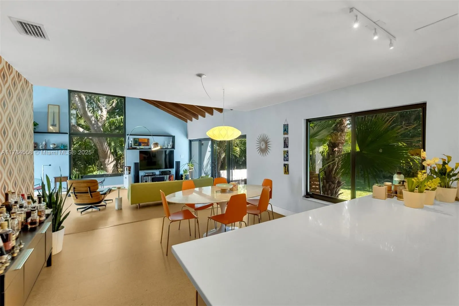 Palmetto Bay, Florida 33157, United States, 4 Bedrooms Bedrooms, ,3 BathroomsBathrooms,Residential,Pending,109389