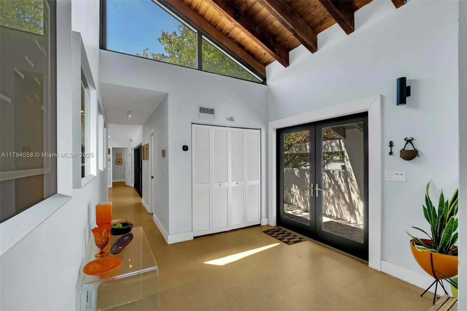 Palmetto Bay, Florida 33157, United States, 4 Bedrooms Bedrooms, ,3 BathroomsBathrooms,Residential,Pending,109389